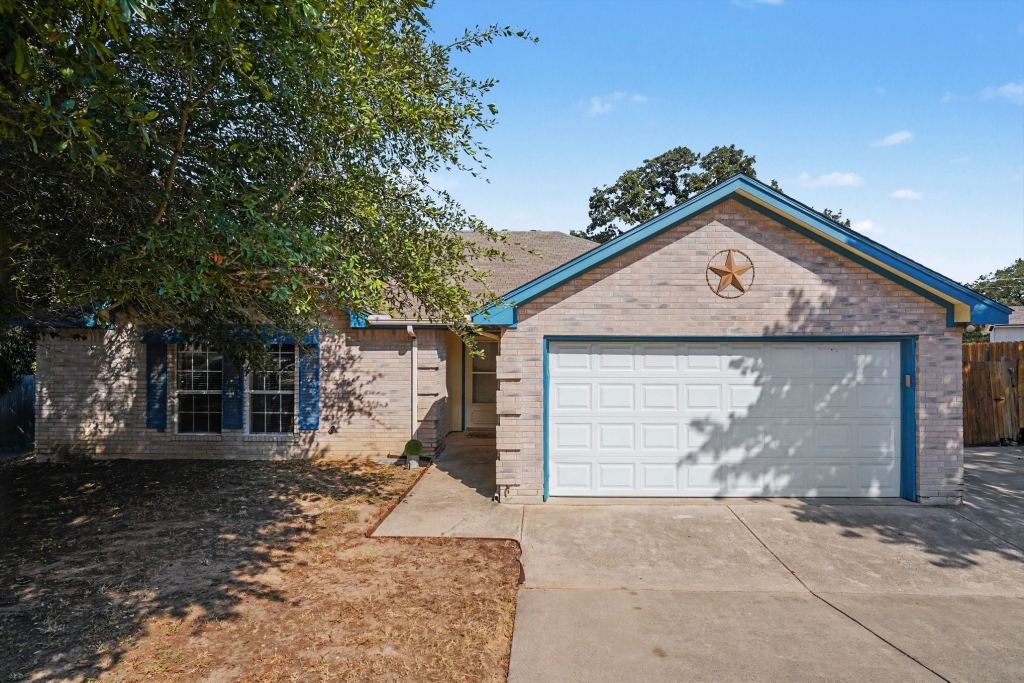 637 Oak View Court, Azle, TX 76020 — photo 1