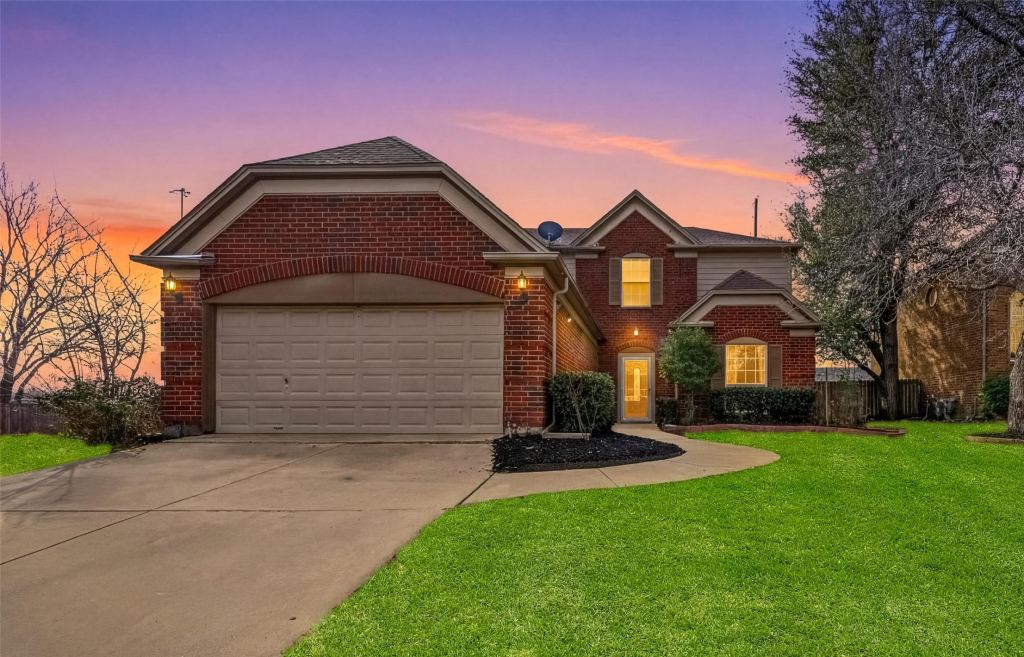7000 Cadillac Boulevard, Arlington, TX 76016 — photo 1