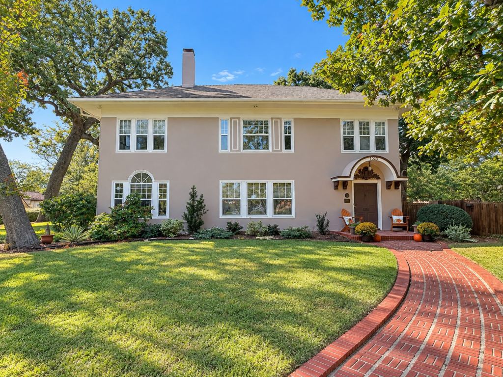 1023 W Oak Street, Denton, TX 76201 — photo 1