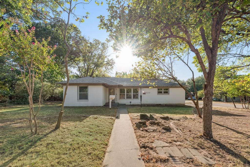 2217 Glenwood, Denton, TX 76209 — photo 1