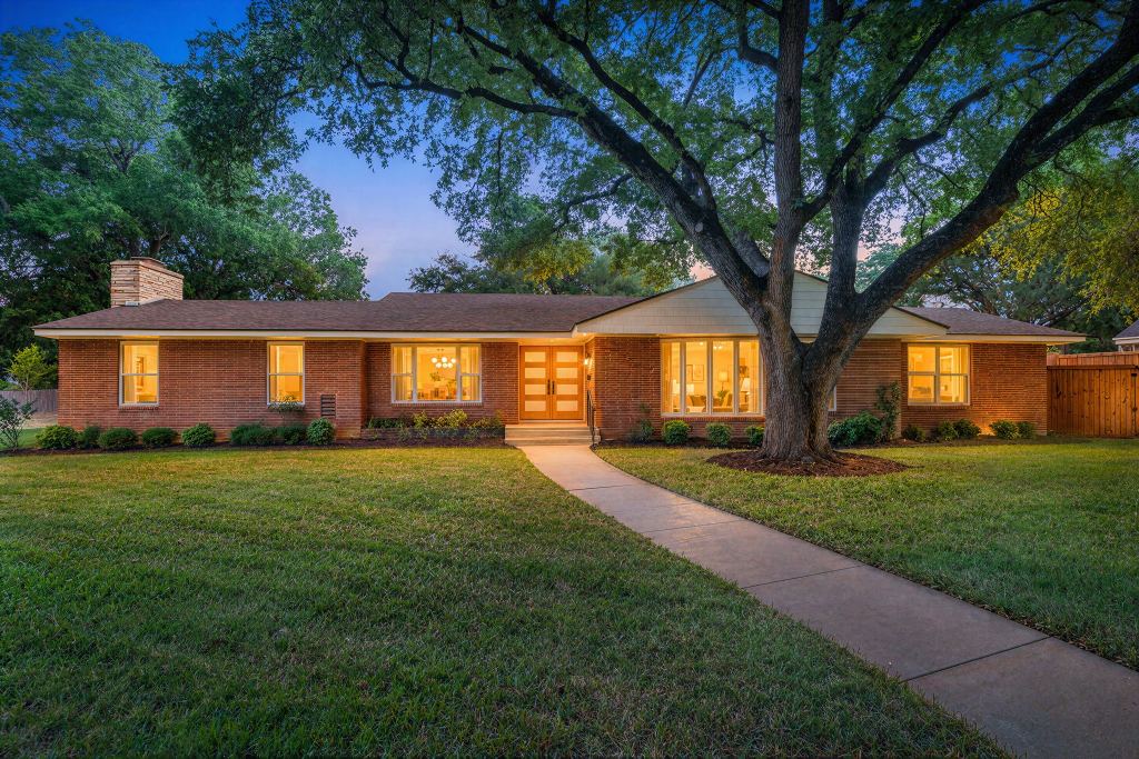 2625 Old Oaks Drive, Waco, TX 76710 — photo 1