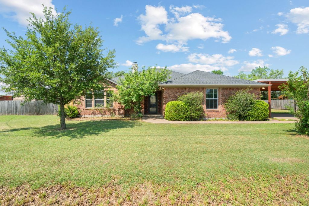 4000 View Point Drive, Granbury, TX 76048 — photo 1