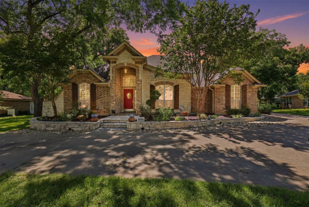 8904 Woodlawn Drive, Granbury, TX 76049 — photo 1