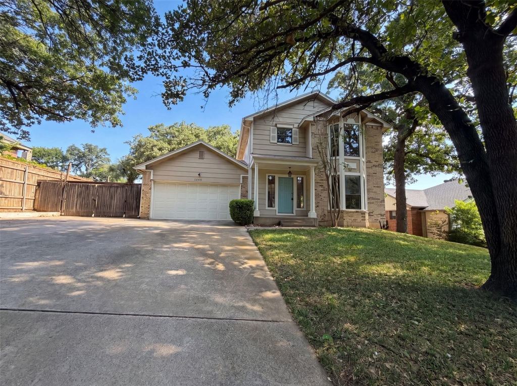 3805 Brookfield Drive, Arlington, TX 76001 — photo 1