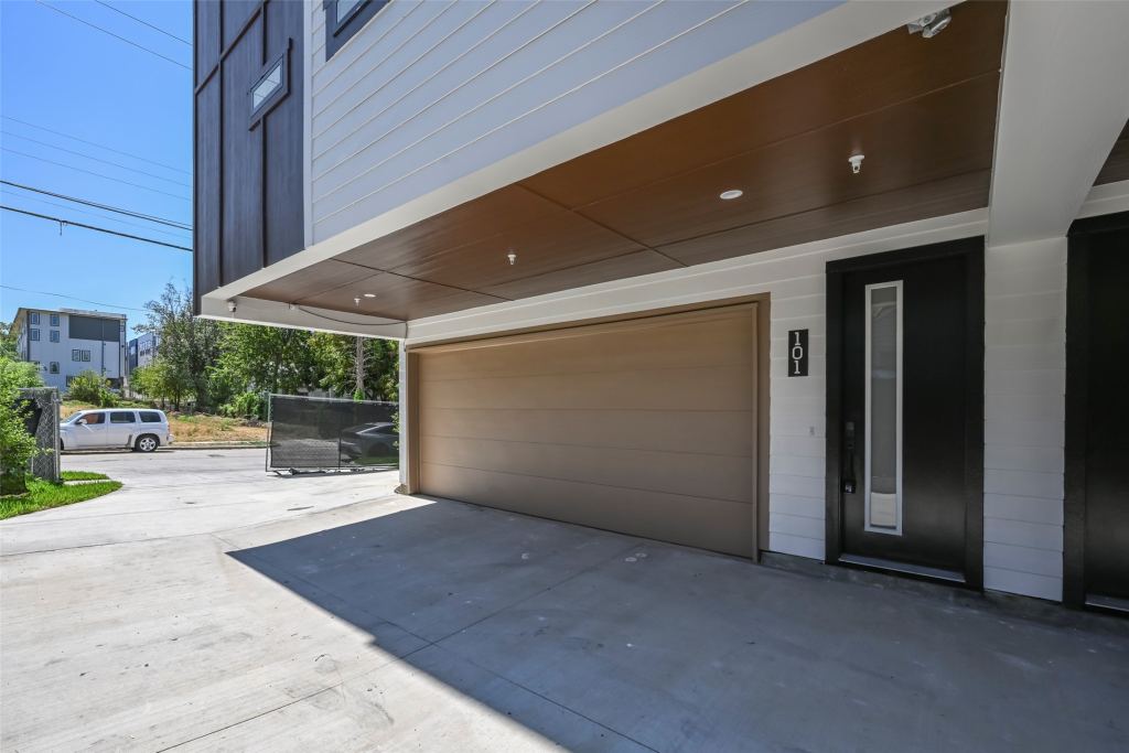 2247 Mail Avenue 103, Dallas, TX 75235 — photo 1
