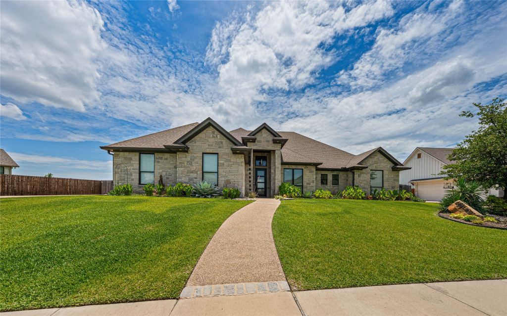 104 Chalet Lane, Waco, TX 76712 — photo 1