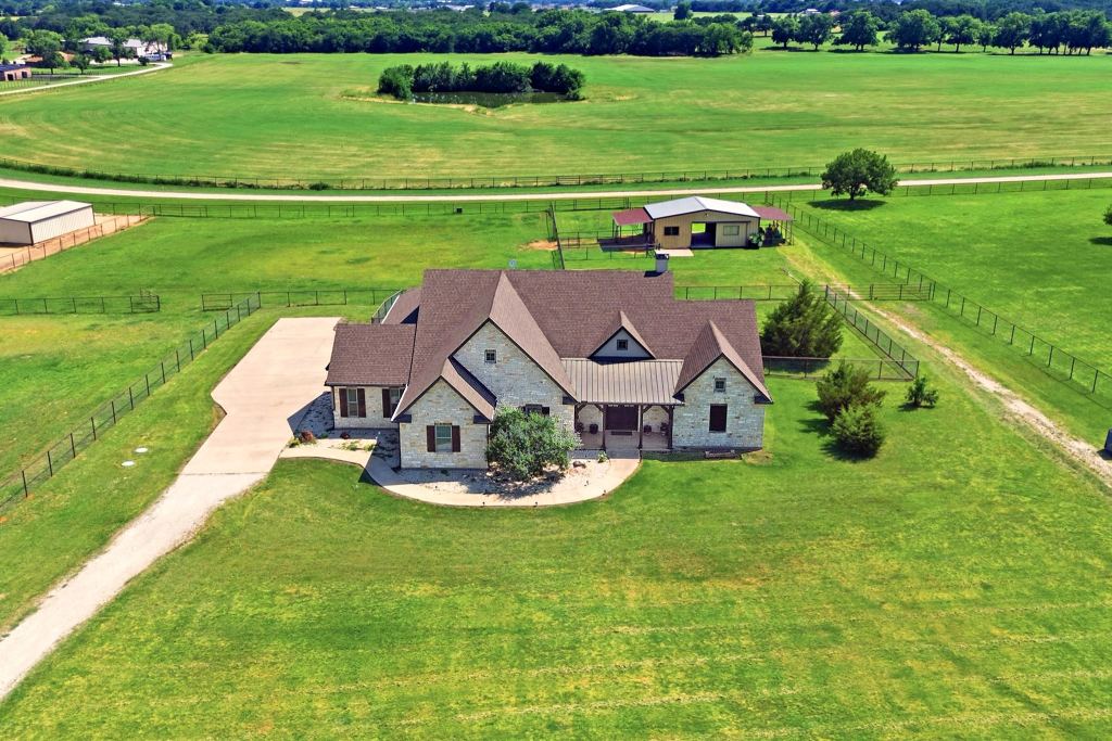 10040 Horseshoe Nail Road, Pilot Point, TX 76258 — photo 1