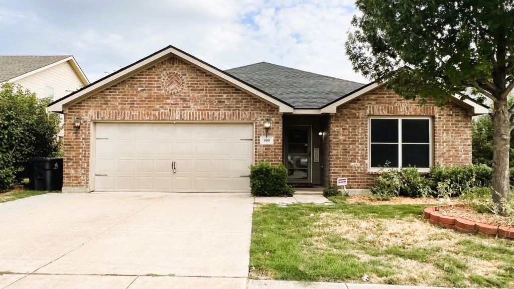 909 Penny Royal Court, Arlington, TX 76002 — photo 1