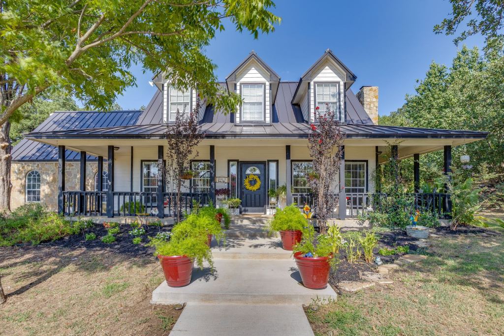 1129 Crazy Horse Trail, Burleson, TX 76028 — photo 1