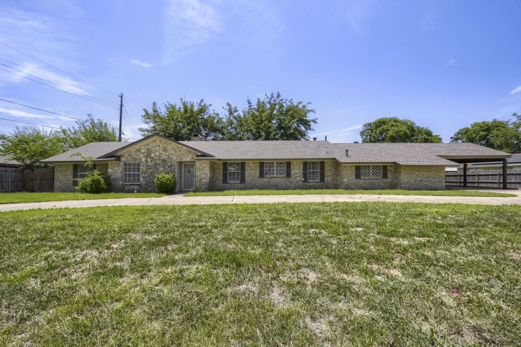 419 Allen Drive, Justin, TX 76247 — photo 1