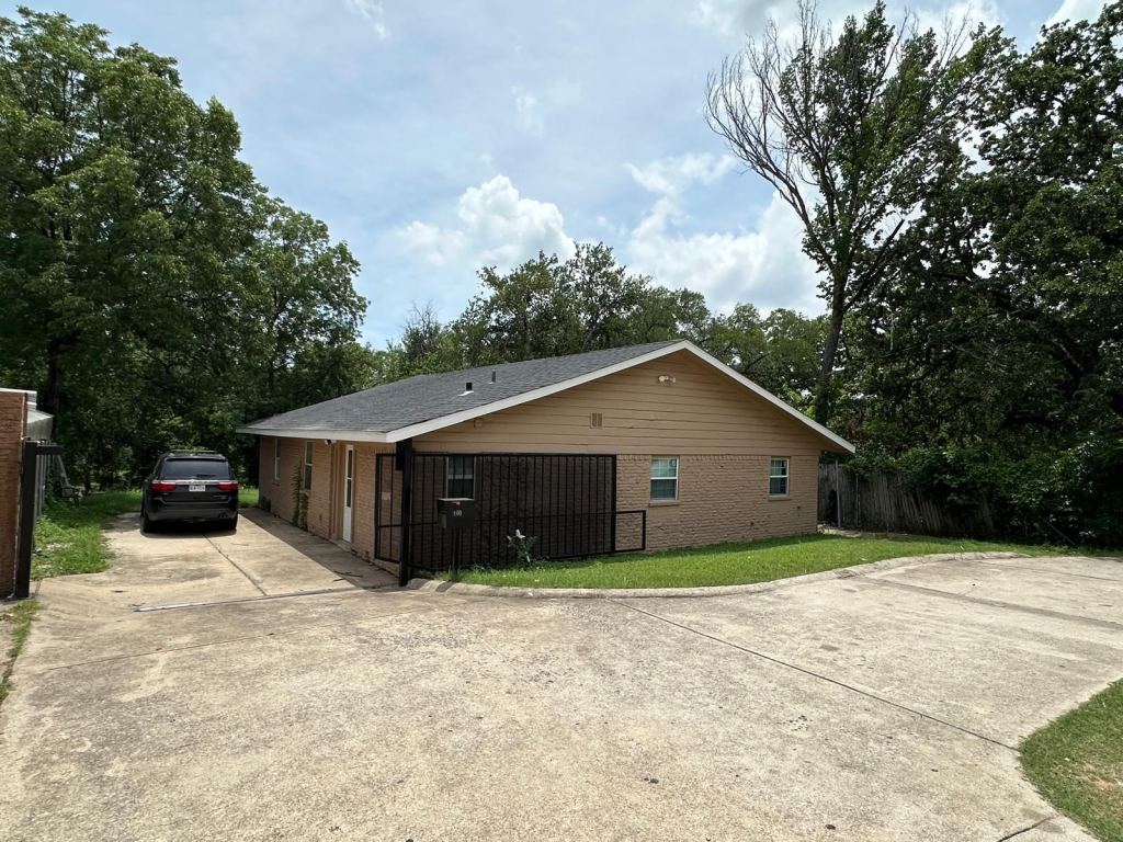 400 E Shady Grove Road, Irving, TX 75060 — photo 1