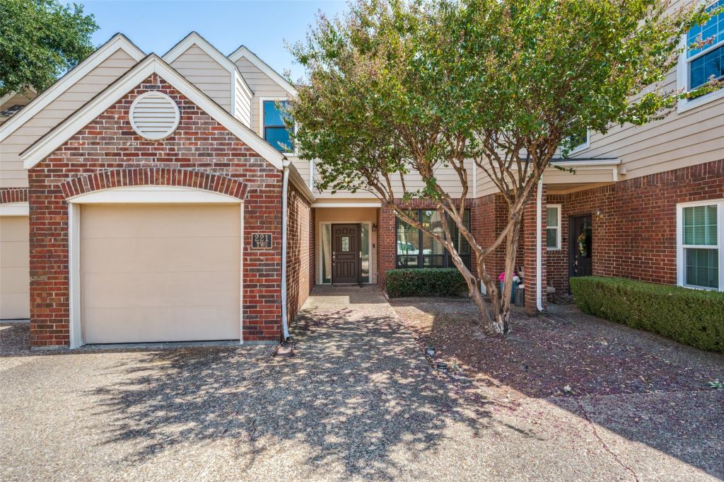 221 Cimarron Trail 2, Irving, TX 75063 — photo 1
