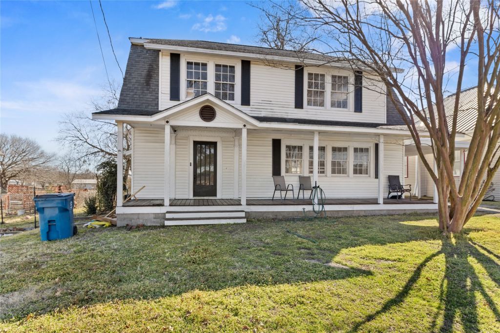 206 S Avenue B, Wortham, TX 76693 — photo 1