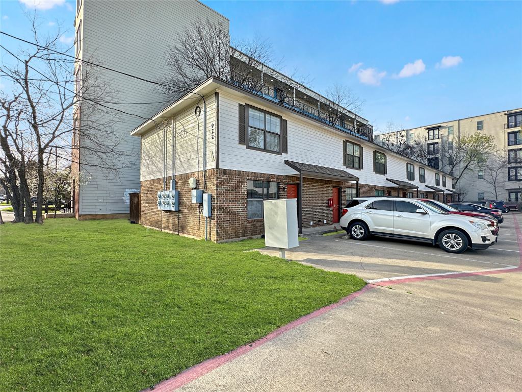 922 Fannin Street 109, Denton, TX 76201 — photo 1