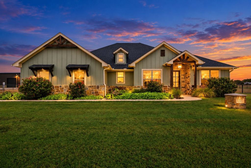 133 Kingston Lane, Weatherford, TX 76087 — photo 1