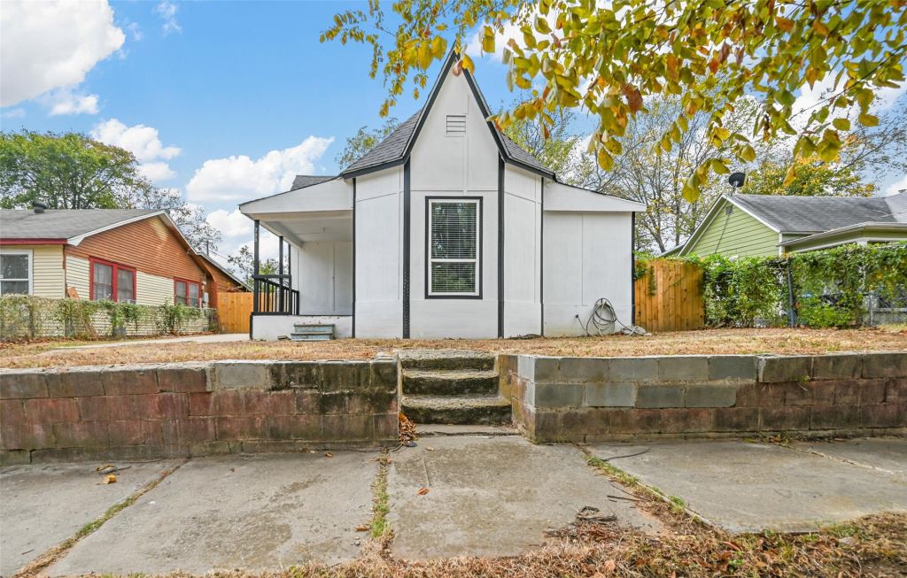 708 W Day Street, Denison, TX 75020 — photo 1