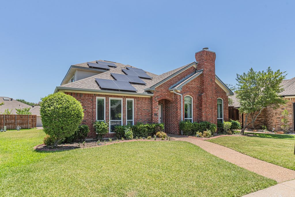300 Sundance Circle, Irving, TX 75063 — photo 1