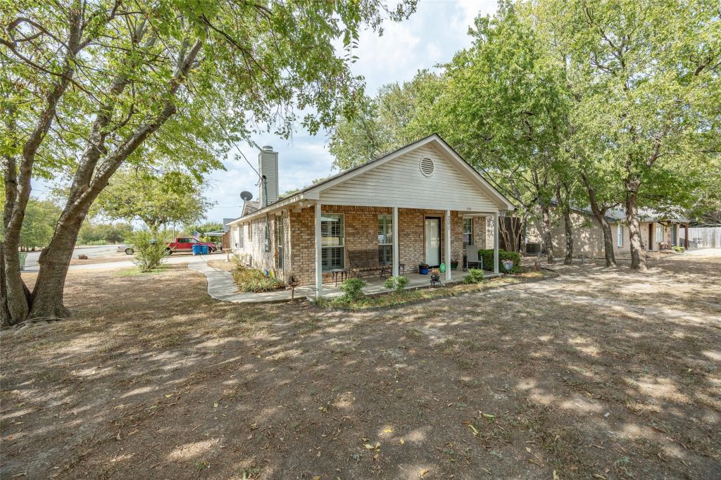 201 W Oak Street, Aledo, TX 76008 — photo 1