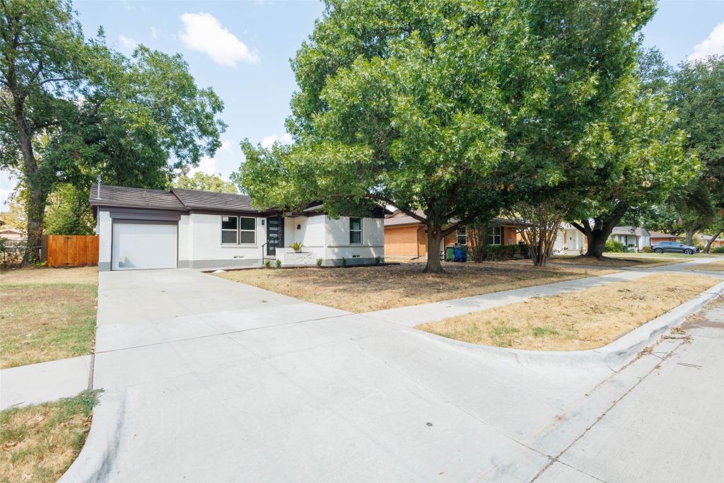 1011 E Alan Avenue, Carrollton, TX 75006 — photo 1
