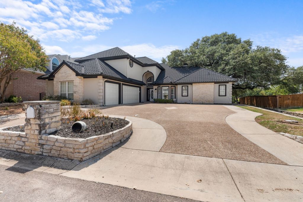 8517 Woodlake Circle, Fort Worth, TX 76179 — photo 1