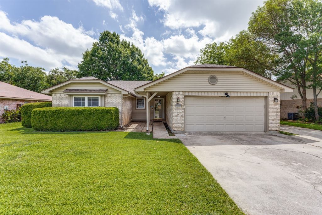 413 Goldfinch Drive, Fort Worth, TX 76108 — photo 1