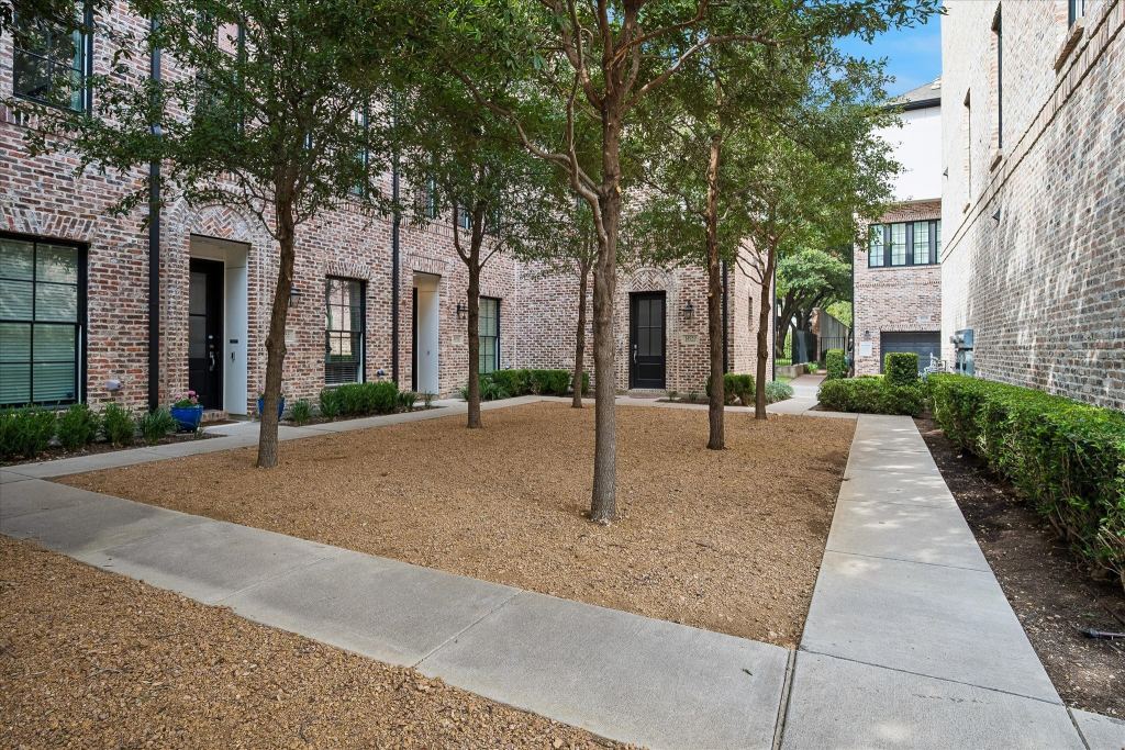 14957 Oak Street, Addison, TX 75001 — photo 1