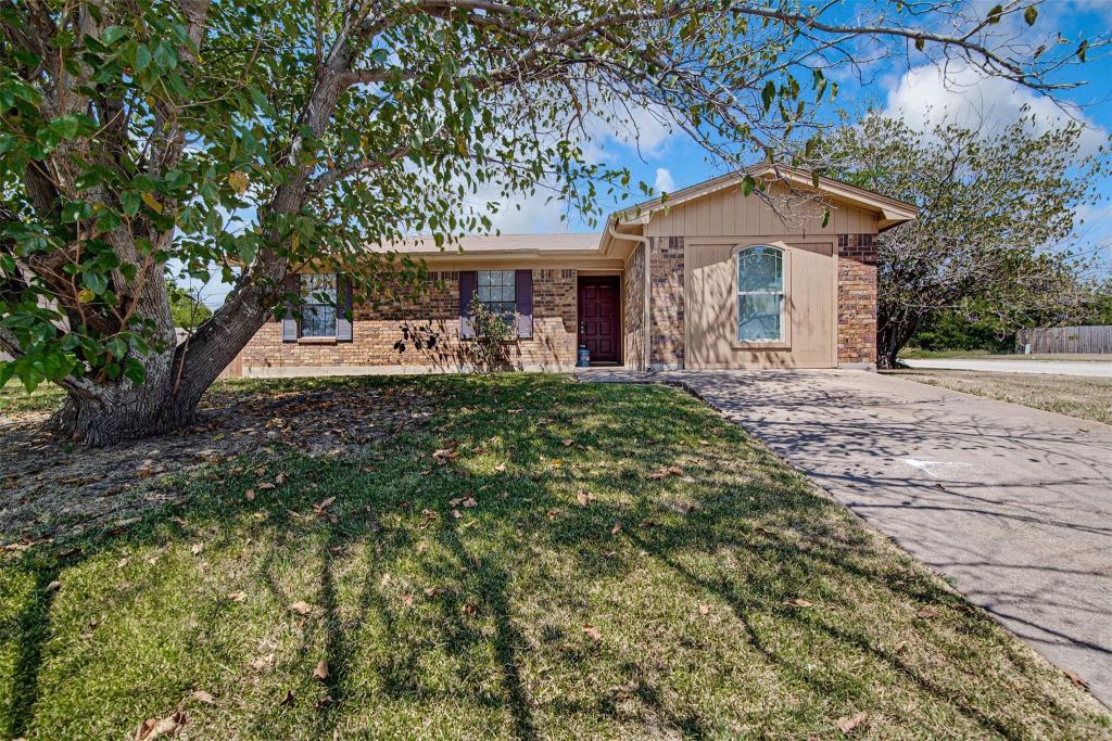 833 Springhill Drive, Burleson, TX 76028 — photo 1