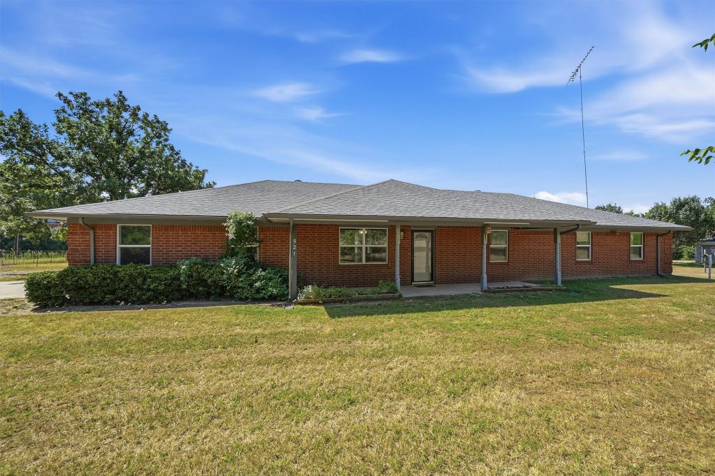 521 Mccraw Lane, Denison, TX 75021 — photo 1