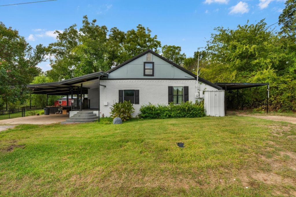 702 Monticello Drive, Springtown, TX 76082 — photo 1