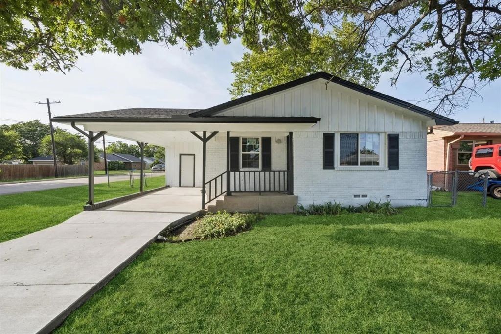 300 E Hazelwood Street, Princeton, TX 75407 — photo 1