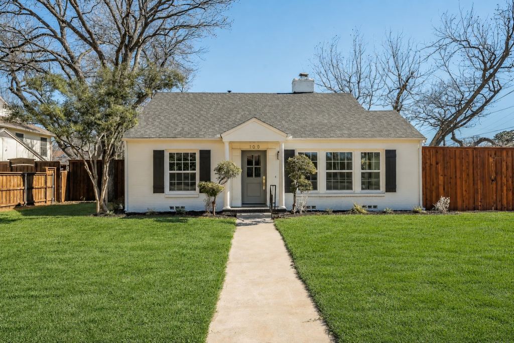 100 Crestwood Drive, Fort Worth, TX 76107 — photo 1
