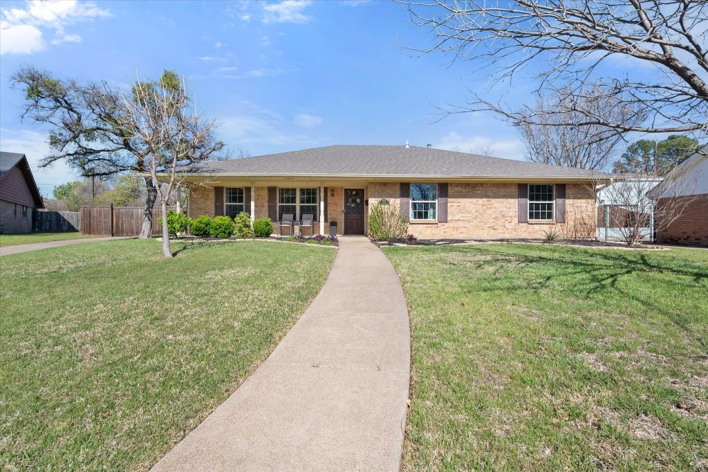 1415 Moss Rose Circle