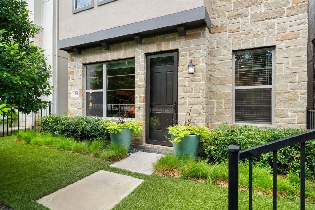 620 Aspen Valley Lane, Dallas, TX 75208 — photo 1