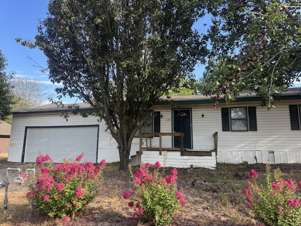 309 McDaniel, Mineola, TX 75773 — photo 1