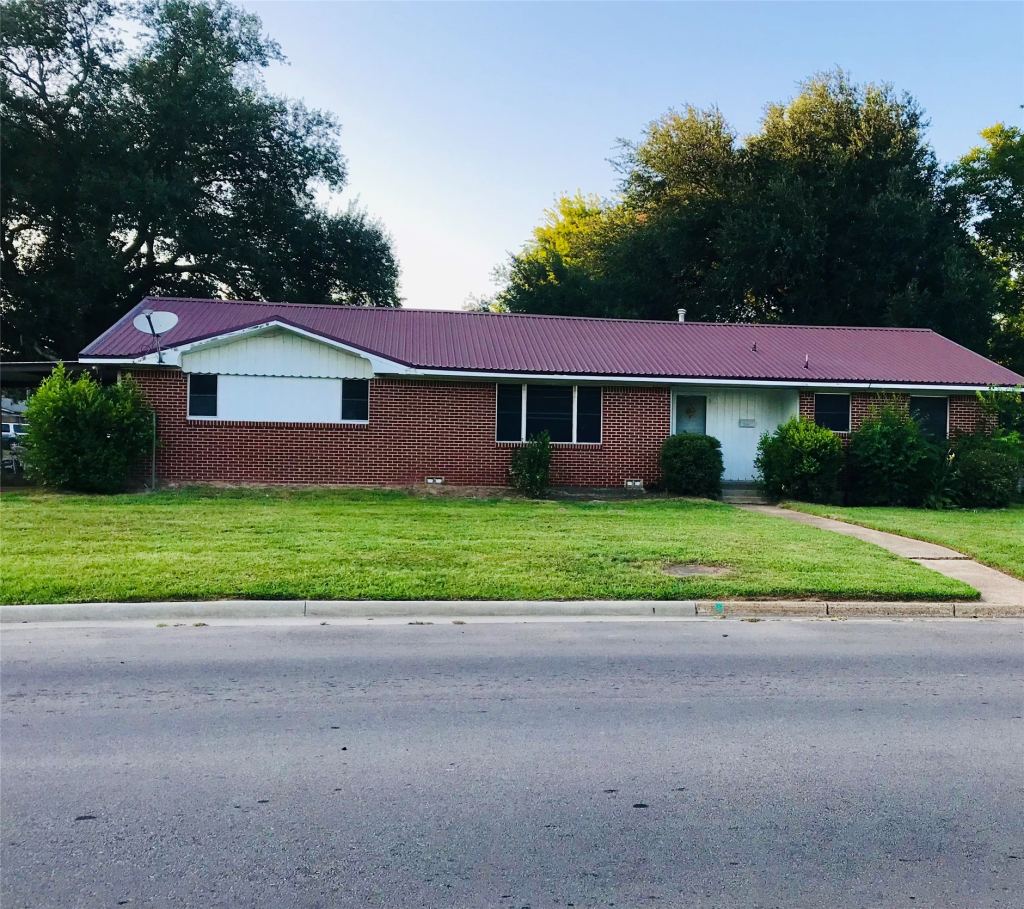 1001 College Street, Sulphur Springs, TX 75482 — photo 1