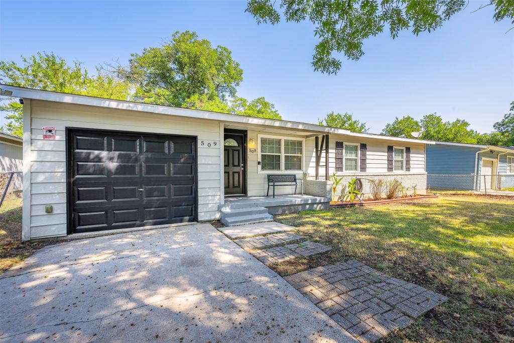 509 Circle Drive, Arlington, TX 76010 — photo 1