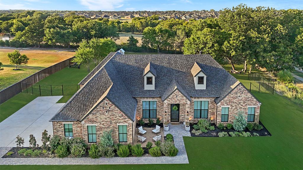 631 San Saba W, Midlothian, TX 76065 — photo 1
