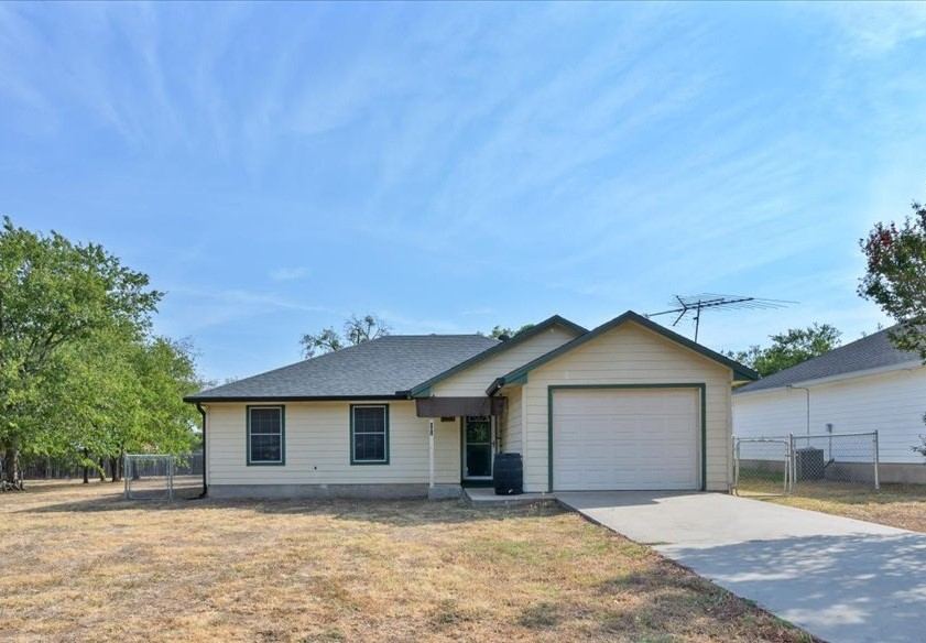 401 S Llano Street, Whitney, TX 76692 — photo 1