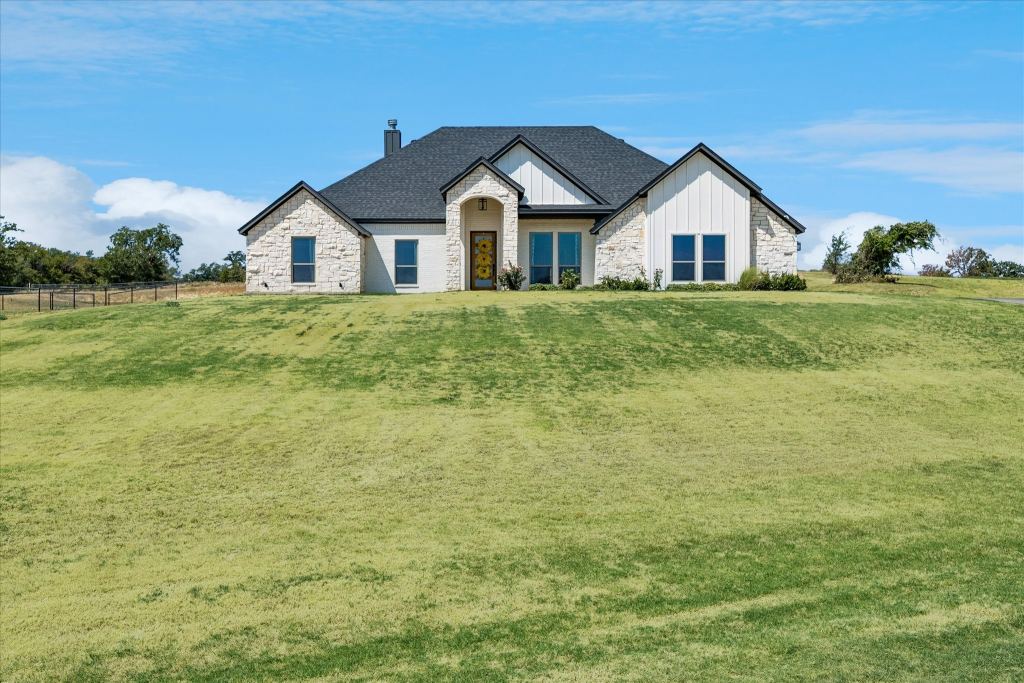 10020 Valley Oak Court, Springtown, TX 76082 — photo 1
