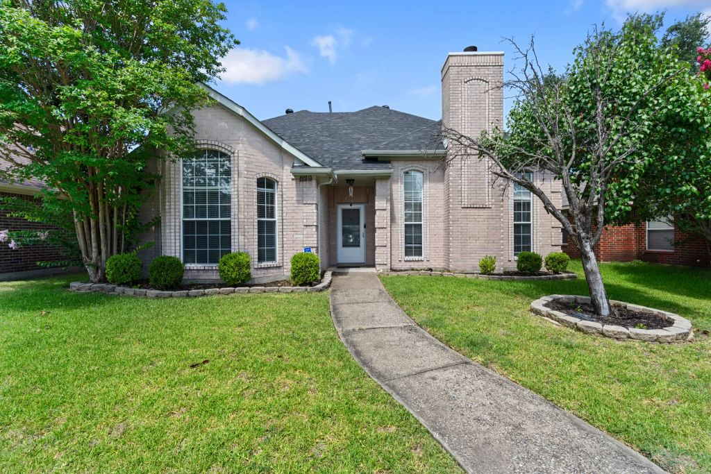 1229 Clear Creek Drive, Mesquite, TX 75181 — photo 1