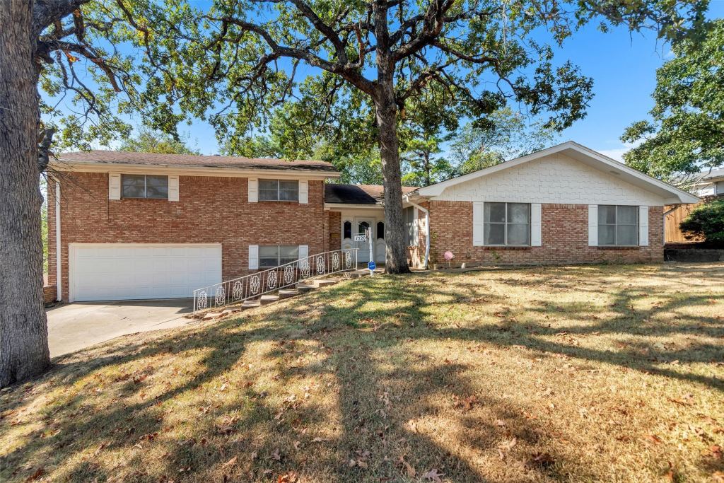 1520 W Main Street, Denison, TX 75020 — photo 1