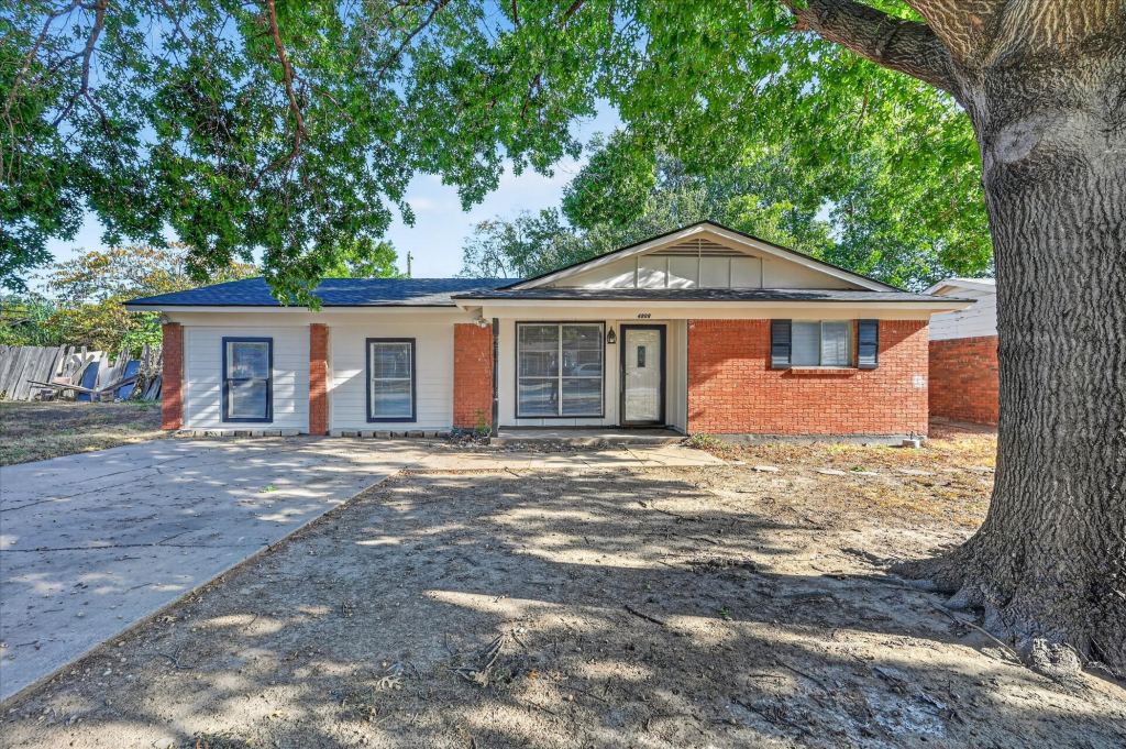 4809 Melinda Drive, Forest Hill, TX 76119 — photo 1