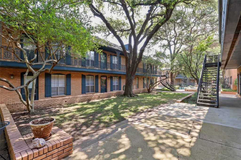 6011 E University Boulevard 246