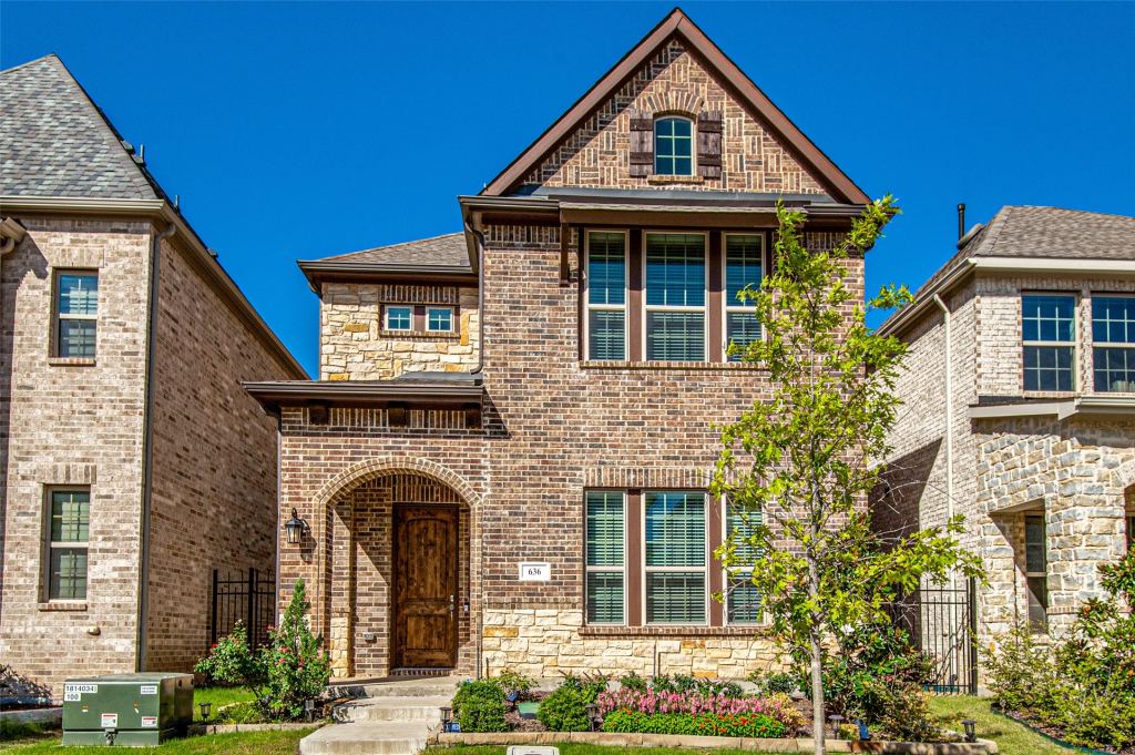 636 Courtyard Lane, Irving, TX 75039 — photo 1