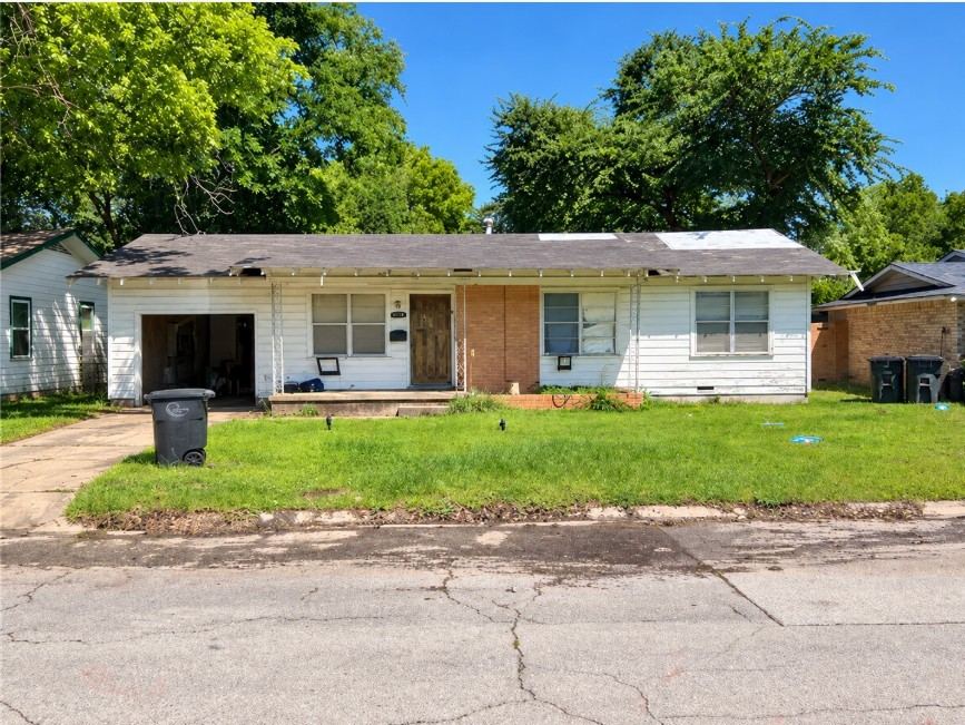 910 Euclid Street, Cleburne, TX 76033 — photo 1