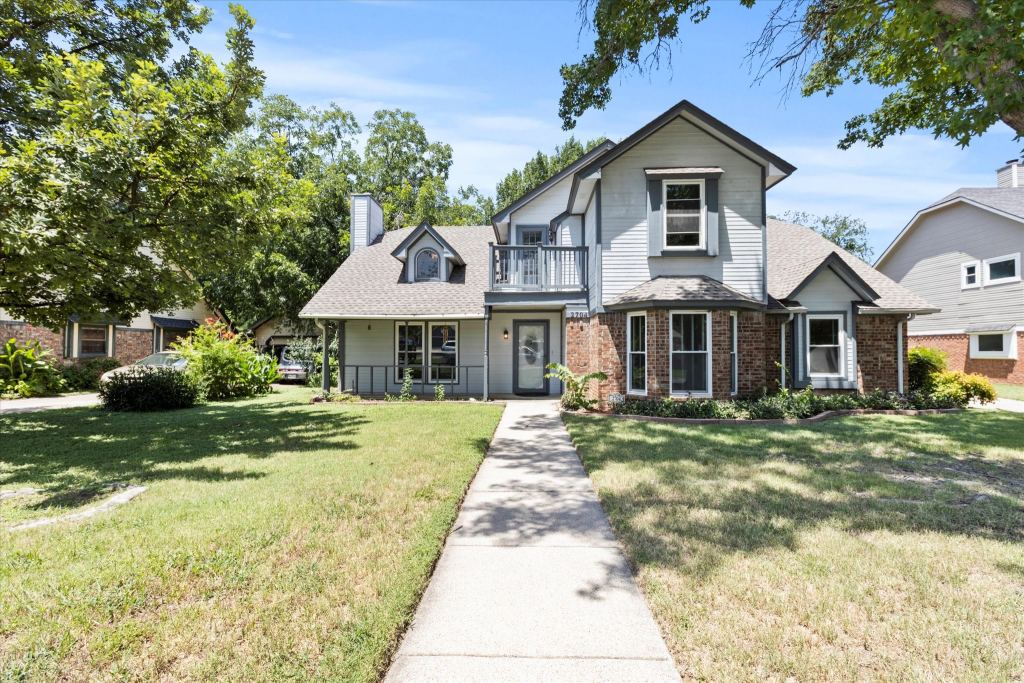 2704 Wolff Drive, Arlington, TX 76015 — photo 1