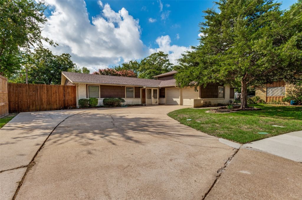417 Keats Circle, Irving, TX 75061 — photo 1