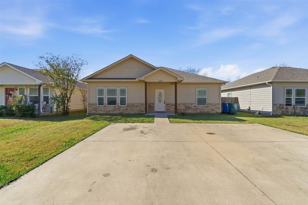 1524 S Montgomery Street, Sherman, TX 75090 — photo 1