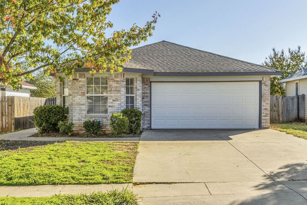 2920 Newport Avenue, Denton, TX 76209 — photo 1