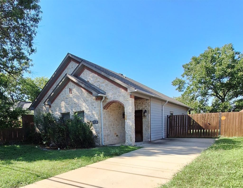 4107 Canada Drive, Dallas, TX 75212 — photo 1